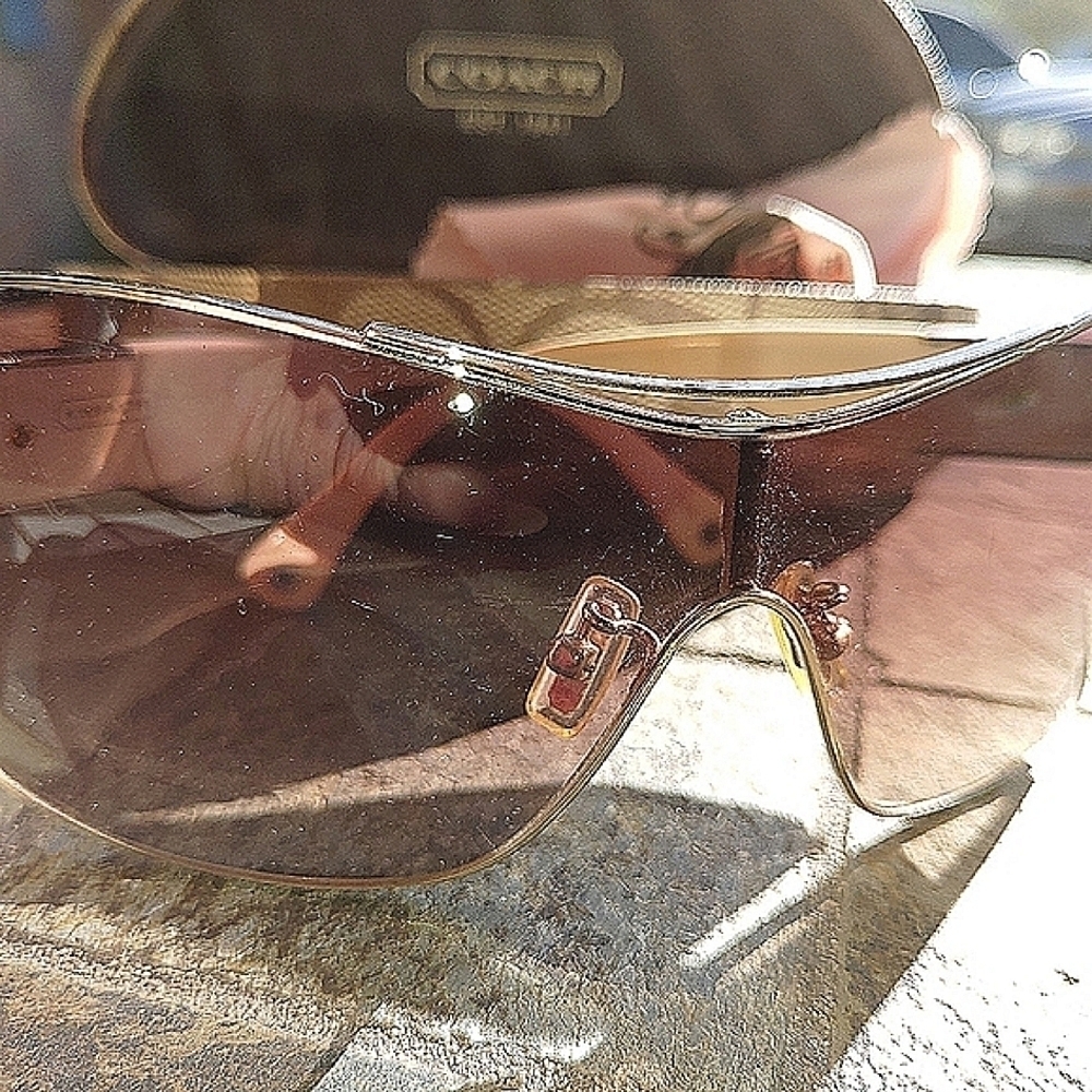 COACH SUNGLASSES AND CLAM SHELL CASE - Picture 3 of 14